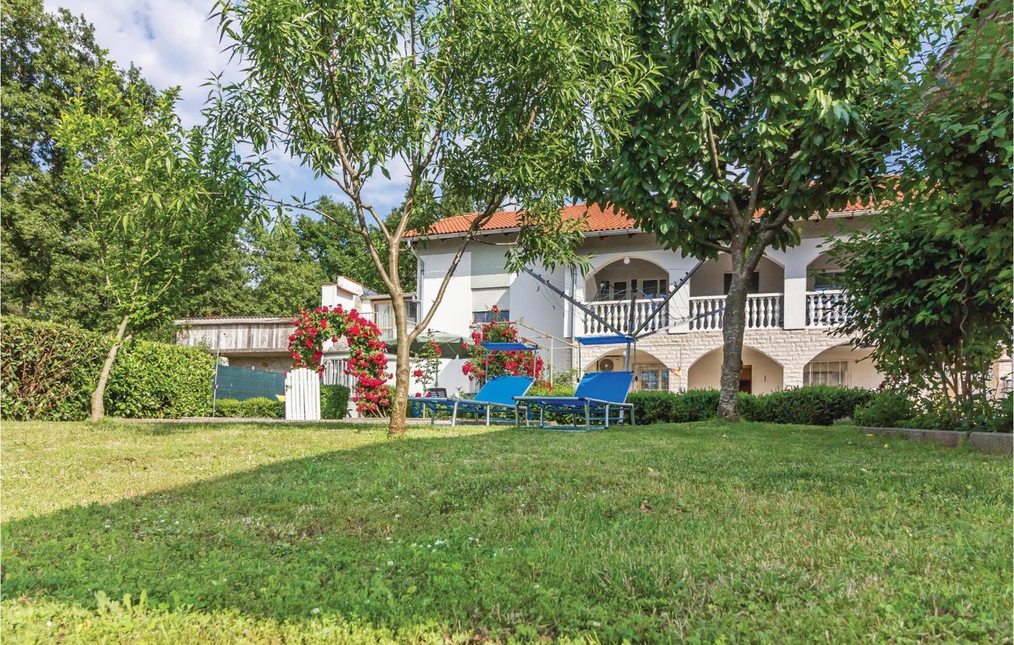 3 Bedroom Awesome In Apartment Pavicini